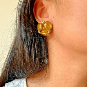 vtg 80s Marvella‎ statement earrings Medium clip on brown bead cluster jewelry